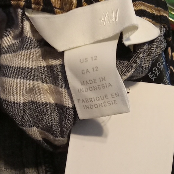 H&M Black and Cream Leaf Print Pants - Picture 6 of 7